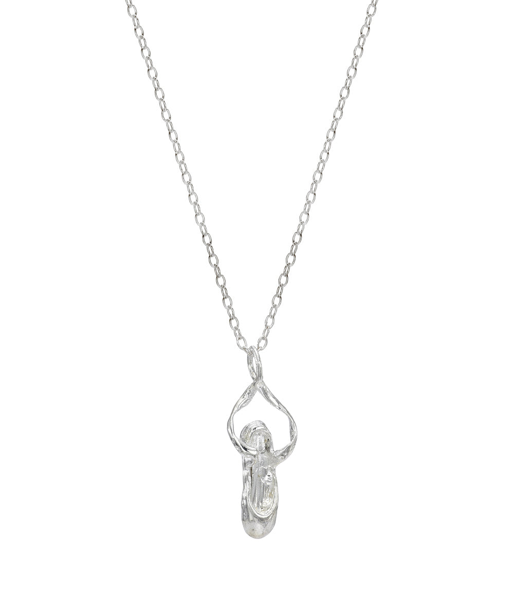 A polished sterling silver necklace featuring a minimalist ballet slipper pendant. This elegant piece is a thoughtful gift for dancers.